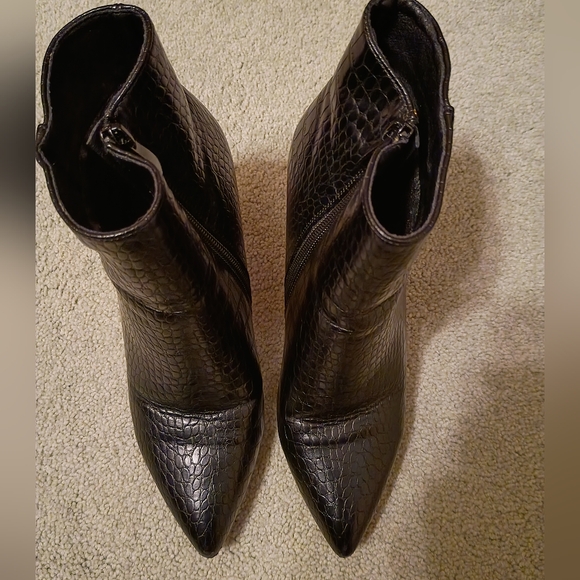 Women's Black Dream Pairs Faux Leather Snake Skin Ankle Boots With Zipper Size 9 - Picture 4 of 9